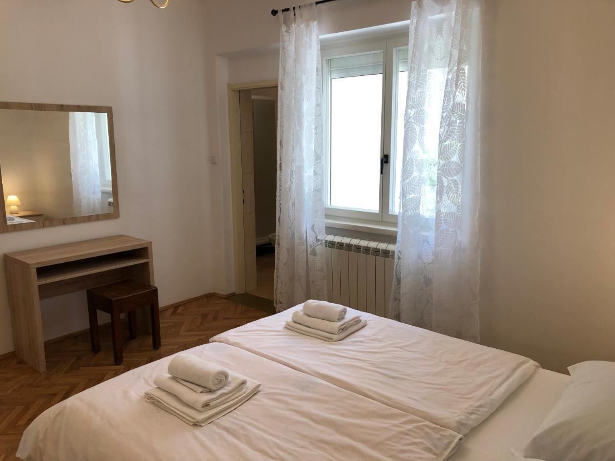 Apartments Mikelic Kampor ภายนอก รูปภาพ