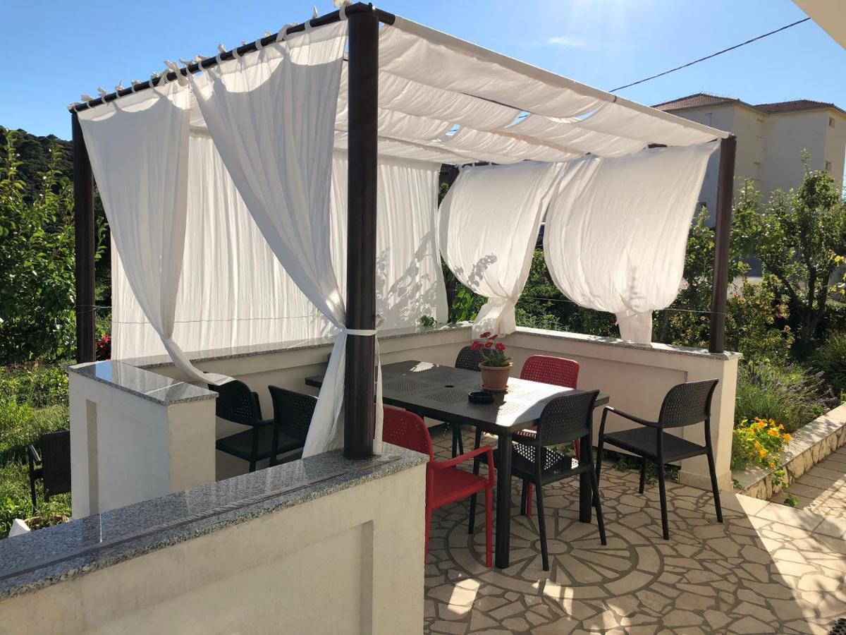 Apartments Mikelic Kampor ภายนอก รูปภาพ