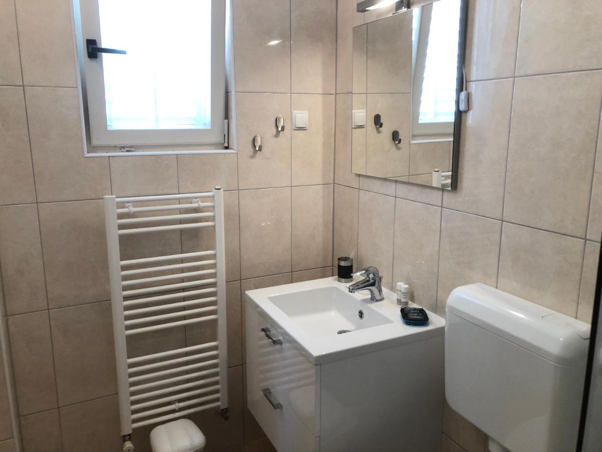 Apartments Mikelic Kampor ภายนอก รูปภาพ