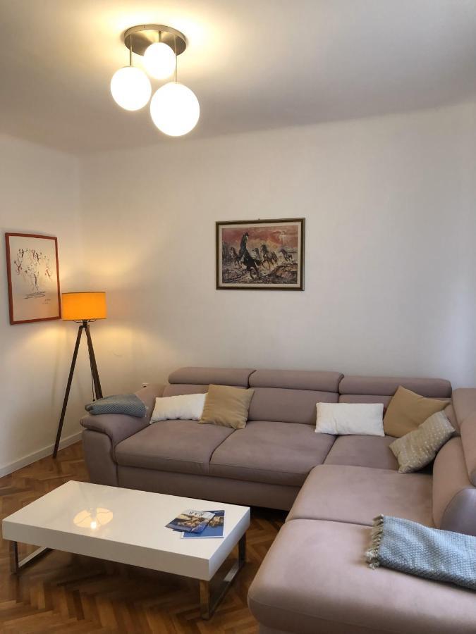 Apartments Mikelic Kampor ภายนอก รูปภาพ